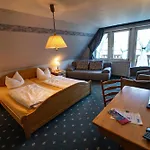 Braun 3*